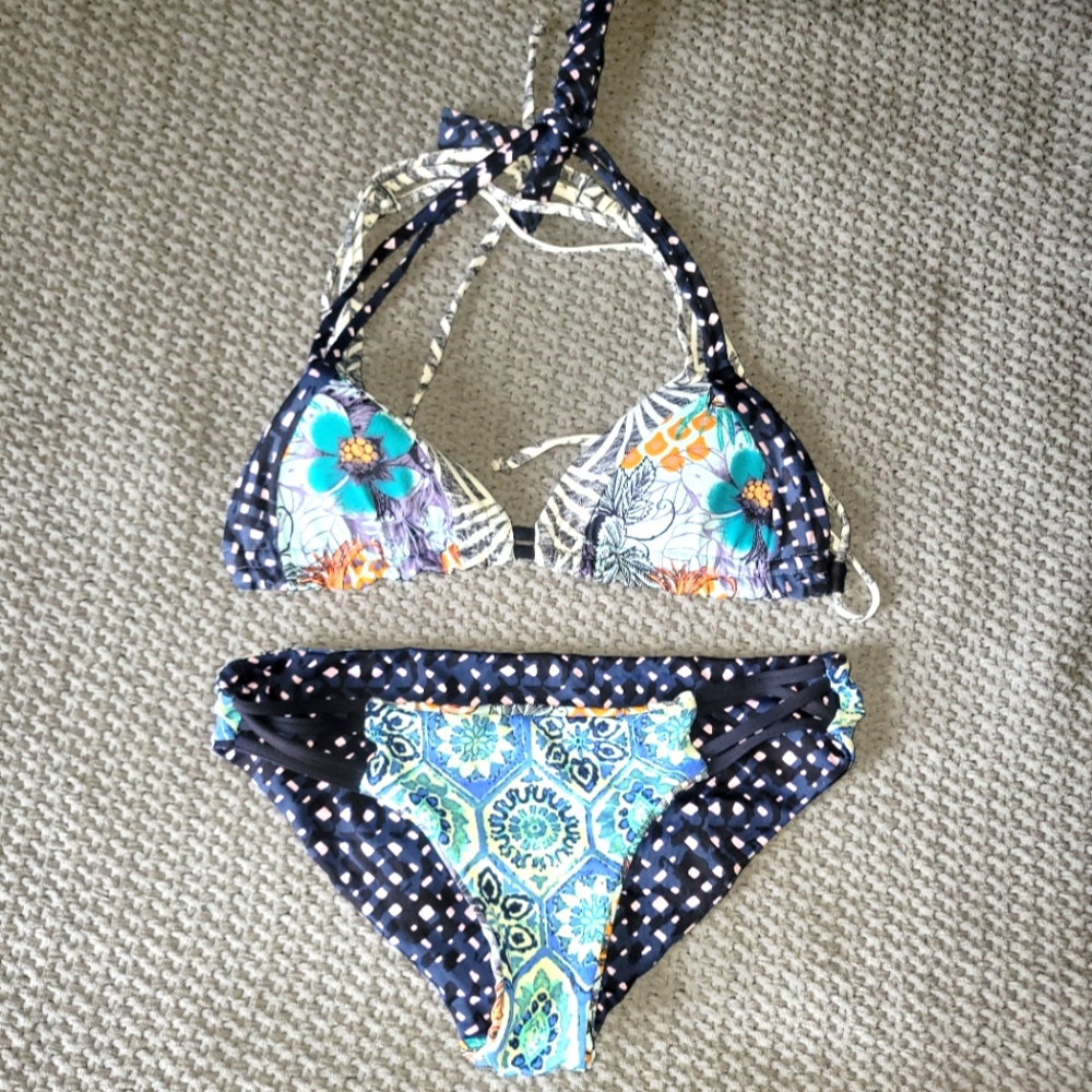 Maaji Reversible Bikini Set – M – Mixed Print Floral/Geometric Swimwear- NWOT